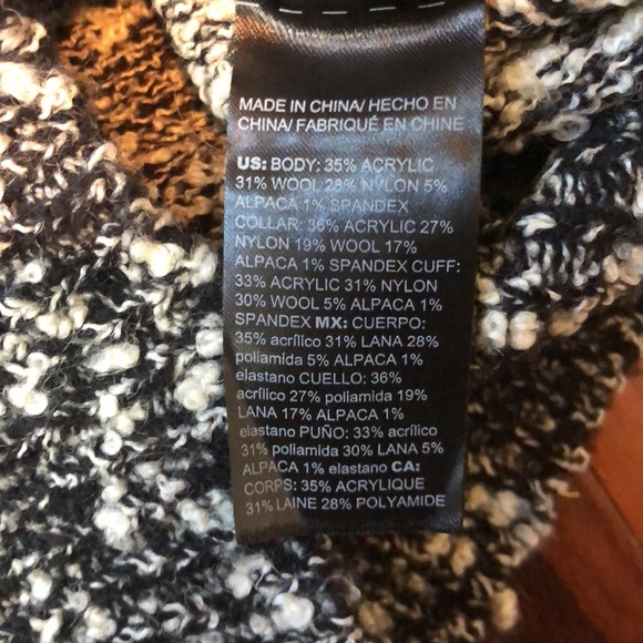 WHBM v-neck pull over sweater. - Picture 9 of 12